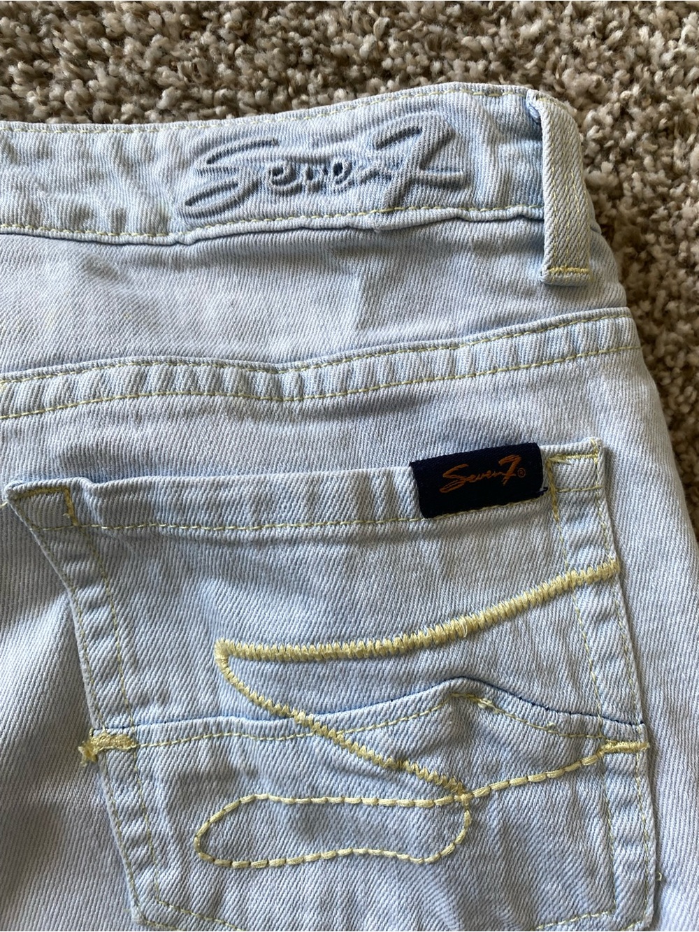 Seven7 Women's Light Wash Denim capris- Light Blue